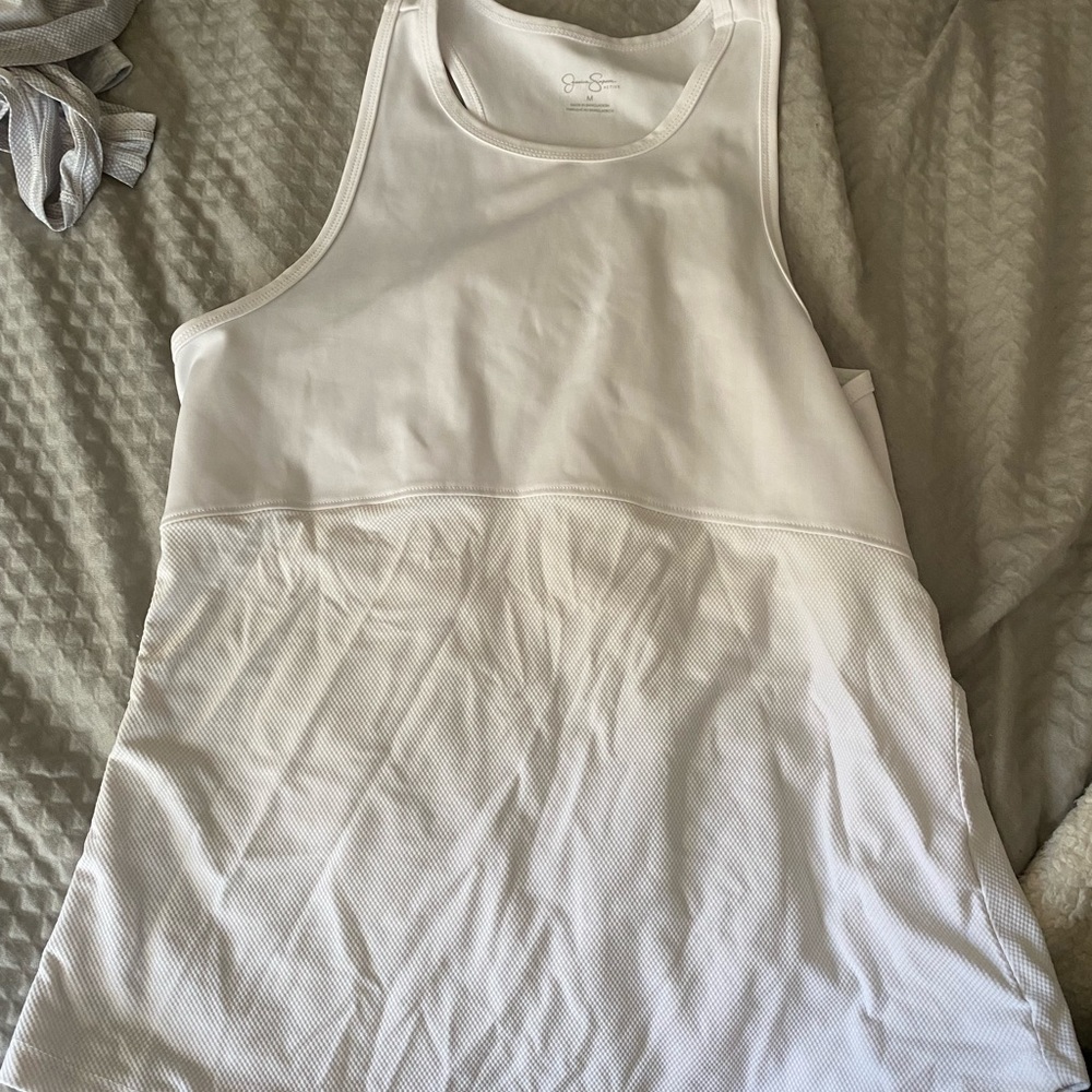 White workout tanktop